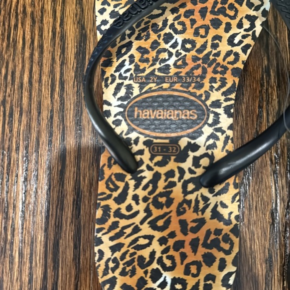 Havaianas Leopard Print Girls Flip Flop - Picture 3 of 5